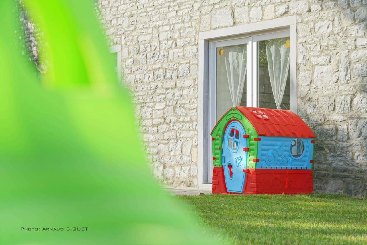 Gite Familial Ferme Des Aujes Falaen Onhaye ภายนอก รูปภาพ
